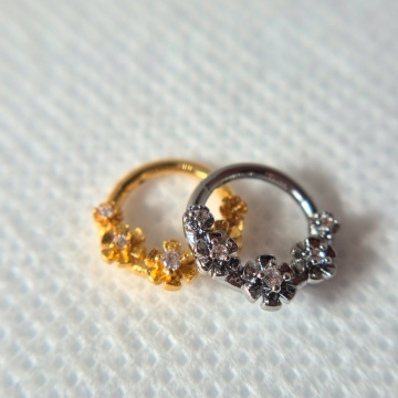 Flower hoop (gold)